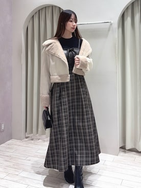 「アイテム（ムートンコート）」を使った、髙橋友美さん（レディース・165cm）の秋コーディネート