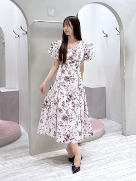 「MERCURYDUO（マーキュリーデュオ）の花柄バイカラーパイピングフレアワンピース（ワンピース、レッド系）」を使った、Tomomiさん（レディース・165cm）の夏コーディネート