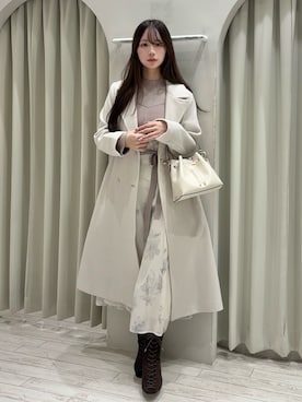 「アイテム（チェスターコート）」を使った、髙橋友美さん（レディース・165cm）の秋コーディネート