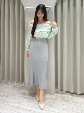「MERCURYDUO（マーキュリーデュオ）の雑材ポインテッドトゥミュール（パンプス、ホワイト系）」を使った、髙橋友美さん（レディース・165cm）の春コーディネート