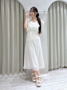 「MERCURYDUO（マーキュリーデュオ）のダブルベルトメタルラインスポサン（サンダル、ホワイト系）」を使った、Tomomiさん（レディース・165cm）の夏コーディネート