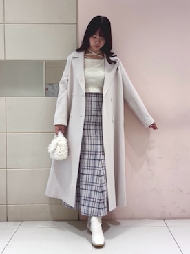 「アイテム（チェスターコート）」を使った、髙橋友美さん（レディース・165cm）の秋コーディネート