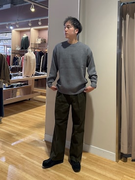 「ITEMS URBANRESEARCH（アイテムズ アーバンリサーチ）の『洗濯可』スウェットタッチニット クルーネック Tops（ニット/セーター、グレー系）」を使った、Wataruさん（メンズ・180cm）の秋コーディネート
