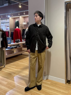 「ITEMS URBANRESEARCH（アイテムズ アーバンリサーチ）のフェードデニムリングドットボタンシャツ（シャツ/ブラウス、ブラック系）」を使った、Wataruさん（メンズ・180cm）の秋コーディネート