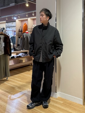 「ITEMS URBANRESEARCH（アイテムズ アーバンリサーチ）の『防風/撥水』ナイロンスタンドネックミリタリーブルゾン（ブルゾン、ブラック系）」を使った、Wataruさん（メンズ・180cm）の秋コーディネート