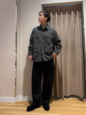 「ITEMS URBANRESEARCH（アイテムズ アーバンリサーチ）の4-pocket ツイルフィールドシャツジャケット（ミリタリージャケット、グレー系）」を使った、Wataruさん（メンズ・180cm）の秋コーディネート