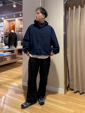 「ITEMS URBANRESEARCH（アイテムズ アーバンリサーチ）のハイカウント スナップボタン フーディジャケット（ブルゾン、ブルー系）」を使った、Wataruさん（メンズ・180cm）の秋コーディネート