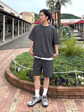 「ITEMS URBANRESEARCH（アイテムズ アーバンリサーチ）の『接触冷感/速乾/イージーケア』WINDY MESH ジップポケットTシャツ（T Shirts、グレー系）」を使った、Wataruさん（メンズ・180cm）の夏コーディネート