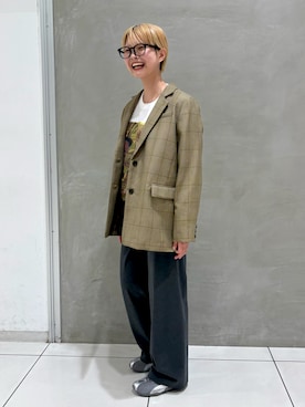 「アイテム（スニーカー、グレー系）」を使った、maoさん（レディース・158cm）の秋コーディネート