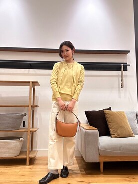「URBAN RESEARCH DOORS（アーバンリサーチドアーズ）のオーガニックコットンクルーネックプルオーバー（ニット/セーター、イエロー系）」を使った、konamiii0904さん（レディース・164cm）の冬コーディネート