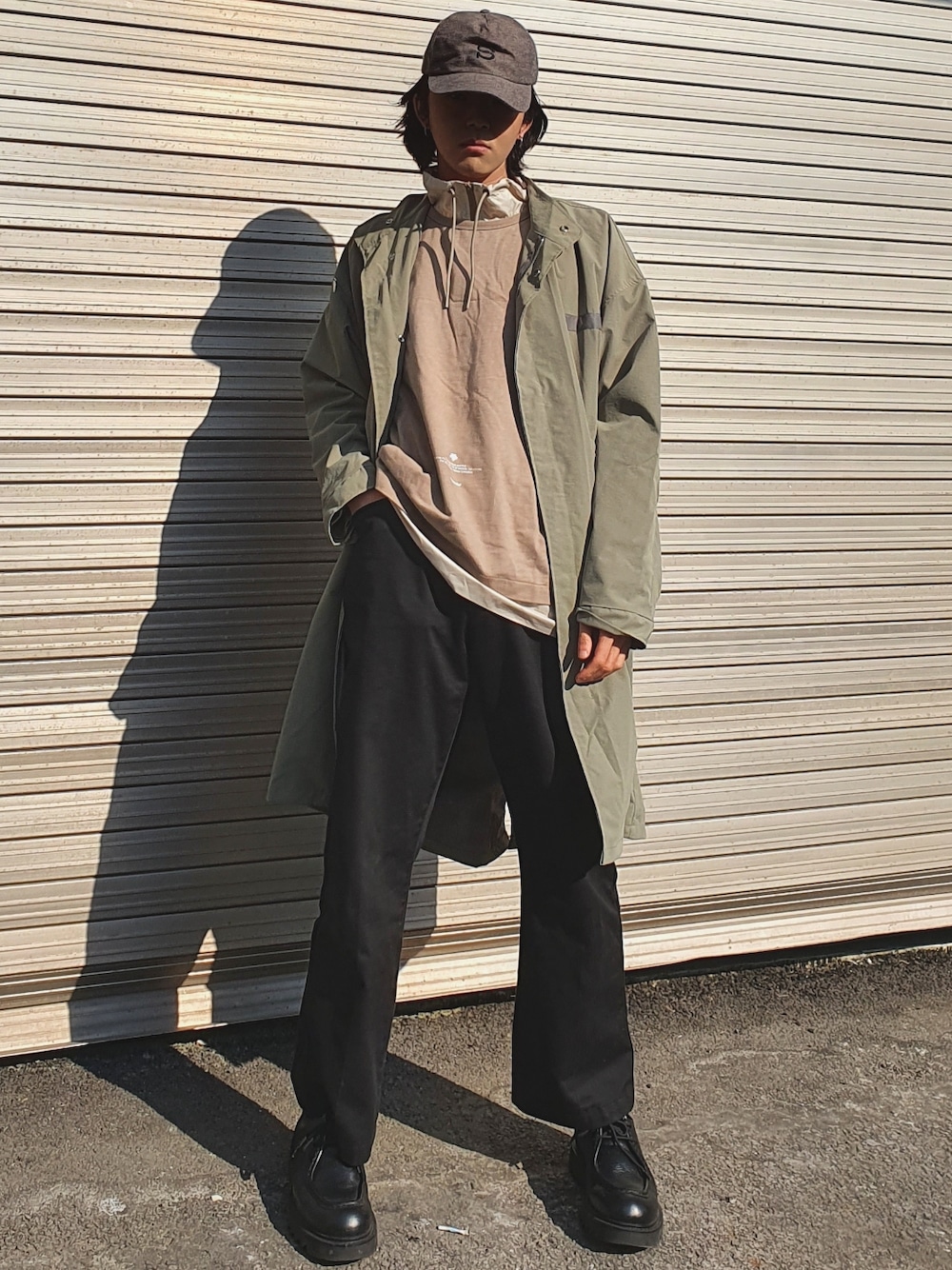 「FEKETE、stussy、DESCENTE、UNIQLO、ZARA、オトナカジュアル、大人コーデ、ゆるコーデ、大人カジュアル、ストリート」｜「FEKETEのFEKETE MILITARY LONG M-65（モッズコート、グリーン系）」を使った、handscleanboyさん（メンズ・178cm）の冬コーディネートの1枚目の写真