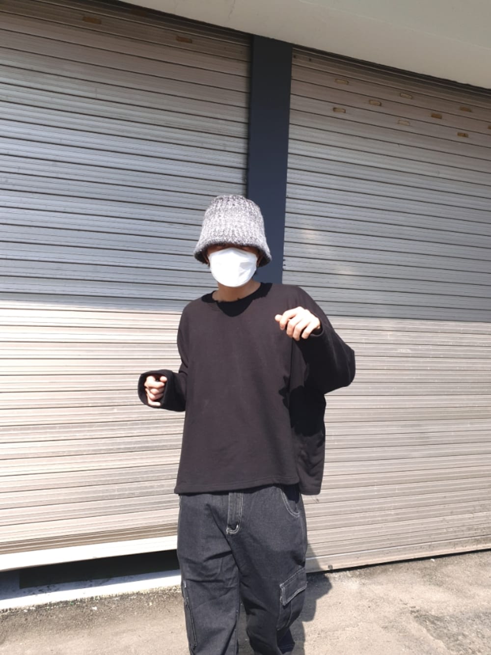 「だから秋服が好き、秋コーデ、大人カジュアル、シンプルコーデ、ゆるコーデ、オーバーサイズ、カジュアルコーデ、きれいめカジュアル、秋服準備はじめました、韓国ファッション」｜「FEKETEのFEKETE KNIT BUCKET HAT（ハット、グレー系）」を使った、handscleanboyさん（メンズ・178cm）の秋コーディネートの1枚目の写真