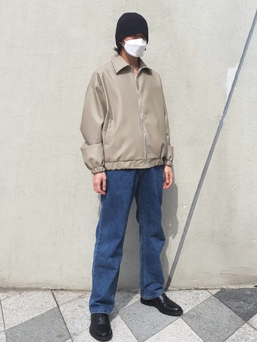 「FEKETE、シンプルコーデ、休日スタイル、オトナカジュアル、キレイめコーデ、カジュアル、革靴」｜「FEKETEのFEKETE VEGAN LEATHER WIDE SLEEVE BLOUSON（ブルゾン、ベージュ系）」を使った、handscleanboyさん（メンズ・178cm）の春コーディネートの1枚目の写真