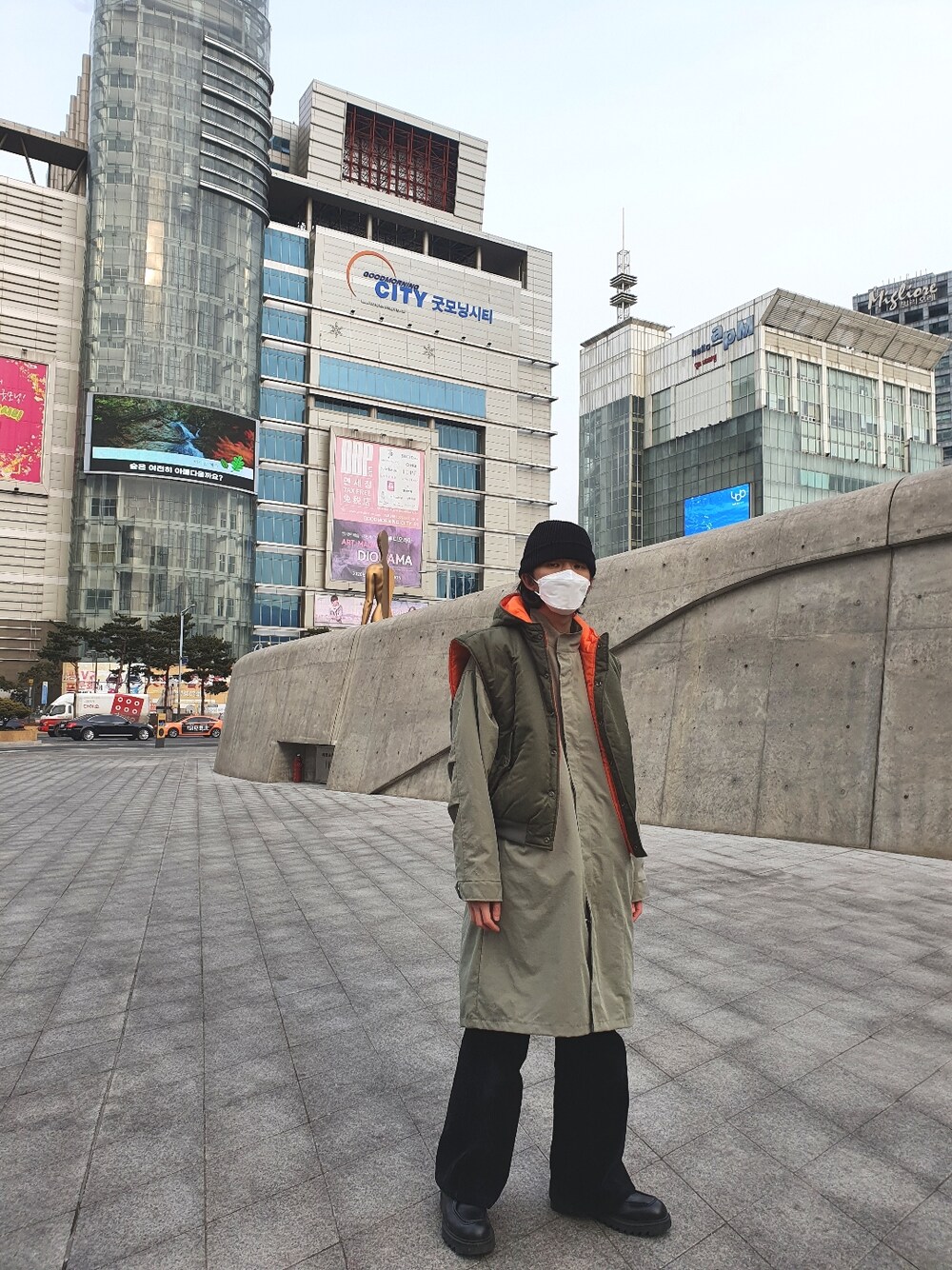 「FEKETE、オトナカジュアル、春、おしゃれさんと繋がりたい、プチプラ」｜「FEKETEのFEKETE MILITARY LONG M-65（モッズコート、グリーン系）」を使った、handscleanboyさん（メンズ・178cm）の冬コーディネートの2枚目の写真