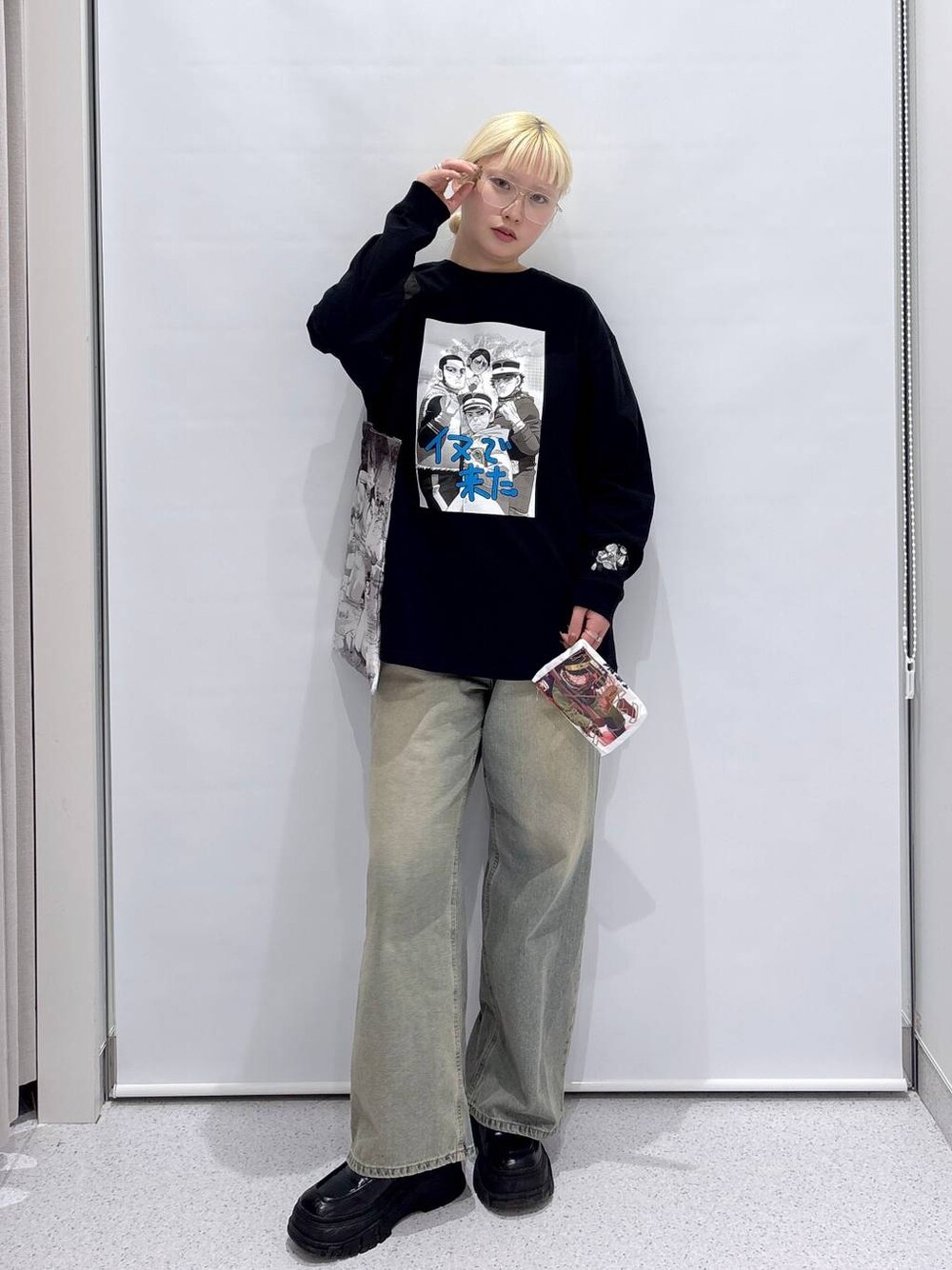 「高身長、個性派、ユニセックス」｜「FOREVER 21の【ヤングジャンプ45周年】ゴールデンカムイエコバッグ コミック型のポーチ付き（エコバッグ/サブバッグ、その他）」を使った、SEINAさん（レディース・168cm）の冬コーディネートの1枚目の写真