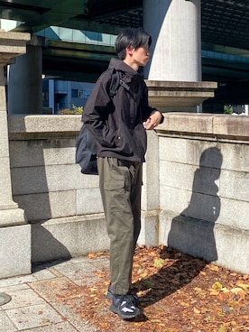 「チョコ色に染まれ」｜「アイテム（カーゴパンツ）」を使った、藤井健さん（メンズ・183cm）の冬コーディネート