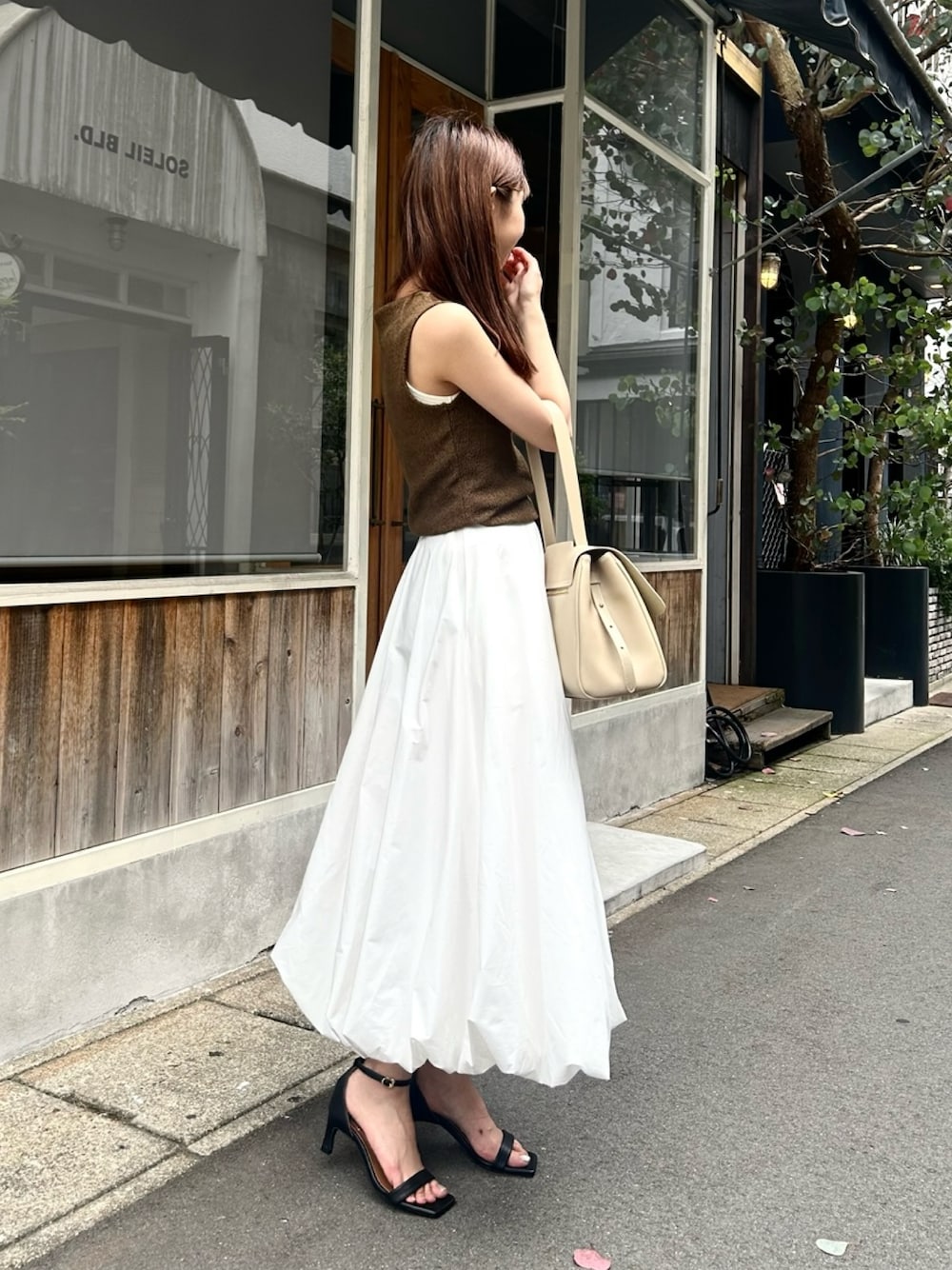 「夏コーデ、ストラップサンダル、華奢見えコーデ、華奢サンダル、サンダル、ヒールサンダル、プチプラ」｜「SESTOのストレートヒールアンクルストラップサンダル　/ｒ（サンダル、ブラック系）」を使った、靴屋の人さん（レディース・158cm）の春コーディネートの1枚目の写真