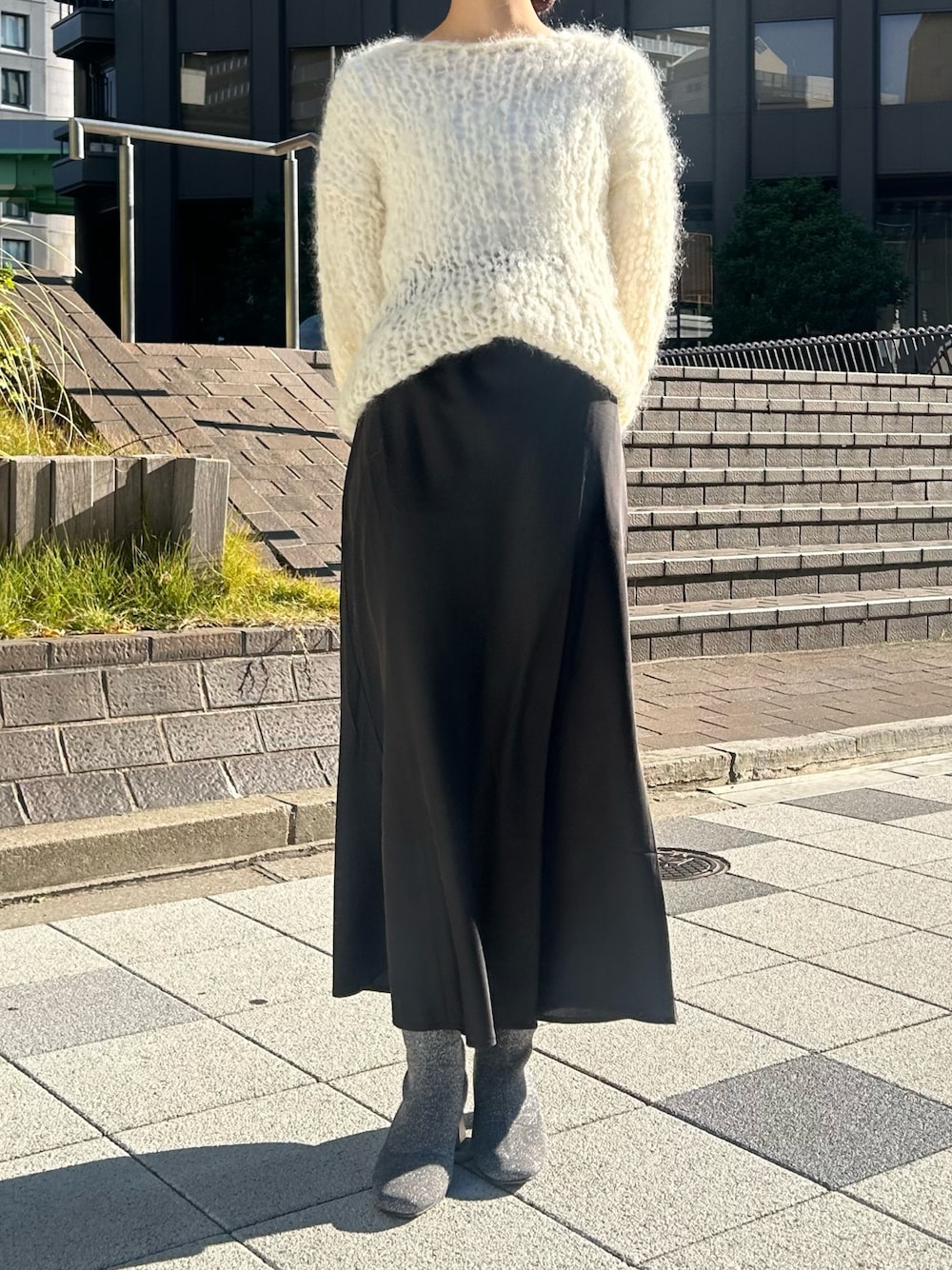 「ブーツ、ラメ、ソックスブーツ、ブーツコーデ、プチプラ、プチプラコーデ」｜「SESTOのチャンキーヒールニットショートブーツ（ブーツ、シルバー系）」を使った、靴屋の人さん（レディース・158cm）の冬コーディネートの1枚目の写真