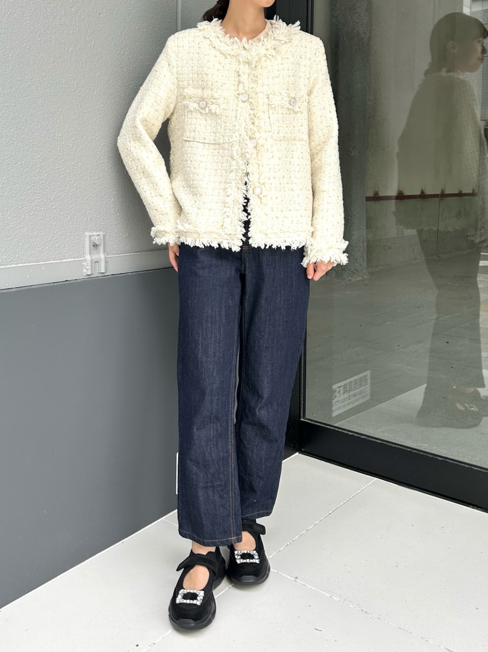 「デニム、足長効果、シューズ、ビジュー、ツイードジャケット、秋服準備はじめました、秋服、あしもと倶楽部、スニーカーコーデ、スニーカー、SESTO、プチプラコーデ、プチプラ」｜「SESTOのダブルビジューメリージェーン厚底スニーカー（スニーカー、ブラック系）」を使った、靴屋の人さん（レディース・158cm）の秋コーディネートの1枚目の写真