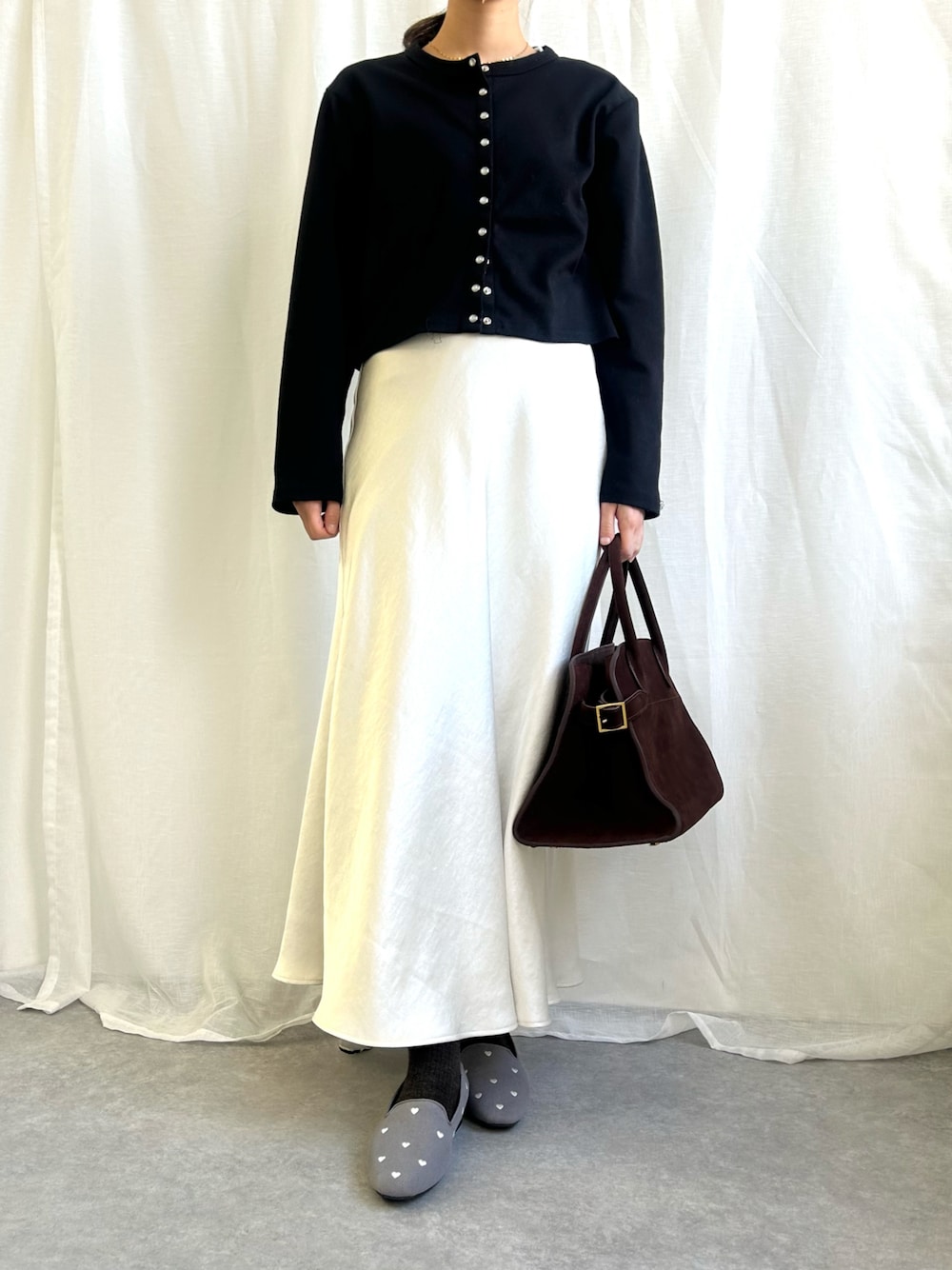 「SESTOのハート刺繍ローファーパンプス　/ｒ（ローファー、グレー系）」を使った、靴屋の人さん（レディース・158cm）の春コーディネートの1枚目の写真