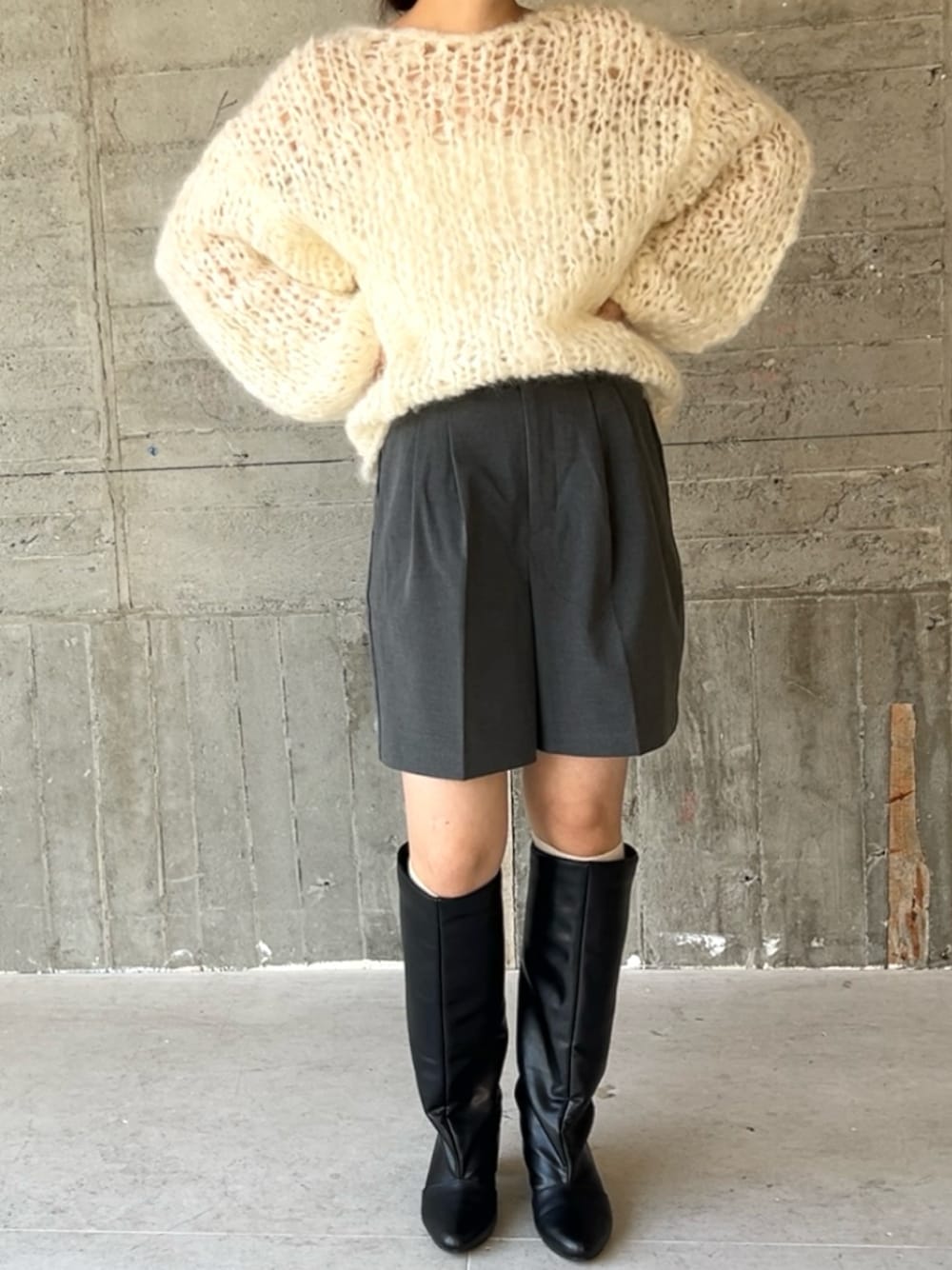 「プチプラ、大人コーデ、ゆるコーデ、オトナカジュアル、休日スタイル、ootd、レディースファッション、冬服、ロングブーツ、ロングブーツコーデ」｜「SESTOのワイドシャフトミドルヒールロングブーツ（ブーツ、ブラック系）」を使った、靴屋の人さん（レディース・158cm）の冬コーディネートの1枚目の写真