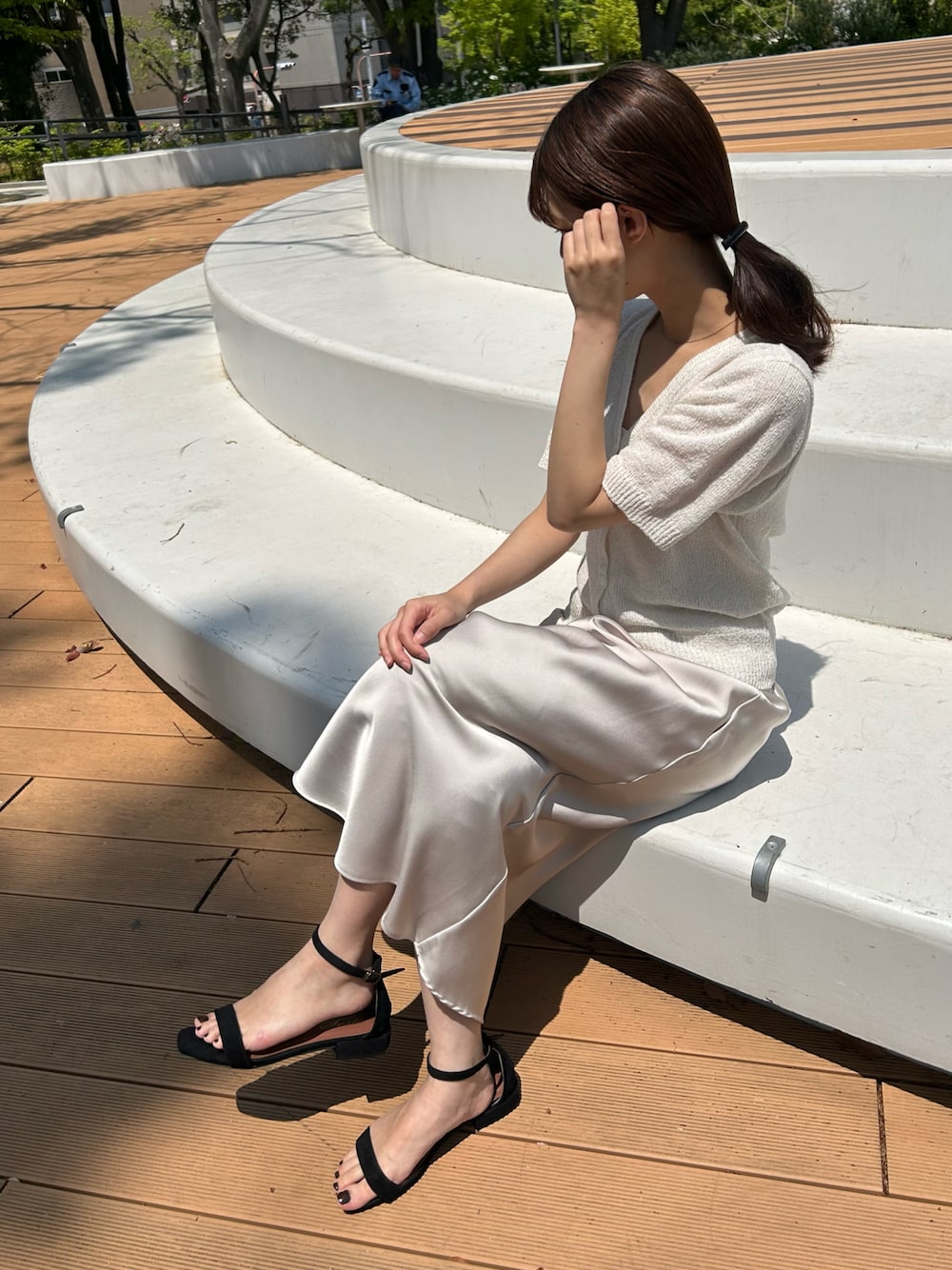 「サンダル、プチプラ、セスト(SESTO)、華奢サンダル、ストラップサンダル、最近のいい感じコーデ、デートコーデ、ローヒール」｜「SESTOのオーバーヒールアンクルストラップバーサンダル　/ｒ2（サンダル、ブラック系）」を使った、靴屋の人さん（レディース・158cm）の春コーディネートの1枚目の写真