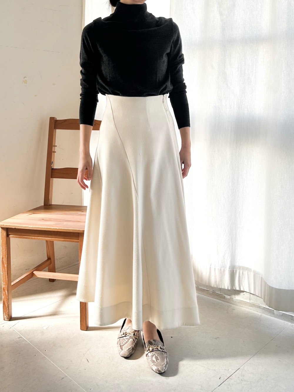 「最近のいい感じコーデ、タートルネック、オトナ女子、オトナカジュアル、お出かけコーデ、クリスマスコーデ、バブーシュ、ローファー、２ＷＡＹ、靴、ビットローファー」｜「SESTOのかかとが踏めて靴ずれしにくい。ウッドヒールのスクエアトゥトラッドローファーパンプス　/ｒ2（ローファー、その他）」を使った、靴屋の人さん（レディース・158cm）の冬コーディネートの1枚目の写真
