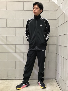 「adidas（アディダス）のアイテム（その他アウター）」を使った、HRさん（メンズ・169cm）の秋コーディネート