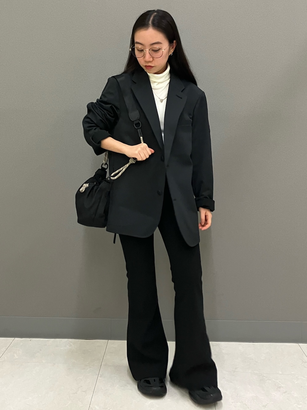「スニーカー、ジャケット、テーラードジャケット、adidas、スーツ、スポーツウェア、アディダス、ステラマッカートニー、adidas by Stella McCartney」｜「adidasのプレミアム レギュラーフィット ダブルニット テーラードジャケット / アディダス adidas（テーラードジャケット、ブラック系）」を使った、MAさん（レディース・148cm）の冬コーディネートの1枚目の写真