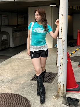 「WHO'S WHO gallery（フーズフーギャラリー）のデフォルメレースロゴチビT（Tシャツ/カットソー、ブルー系）」を使った、171miyuさん（レディース・153cm）の春コーディネート