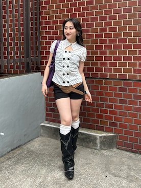 「WHO'S WHO gallery（フーズフーギャラリー）のスタッズロングブーツ（ブーツ、ブラック系）」を使った、171miyuさん（レディース・153cm）の春コーディネート