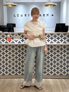 「LOWRYS FARM（ローリーズファーム）のレースデニム　601055（デニムパンツ、ブルー系）」を使った、まゆゆさん（レディース・159cm）の夏コーディネート