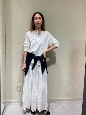 「かぐれ（カグレ）のスカラップ刺繍タックスカート（スカート、ホワイト系）」を使った、♢♦︎RINA♦︎♢さん（レディース・164cm）の秋コーディネート