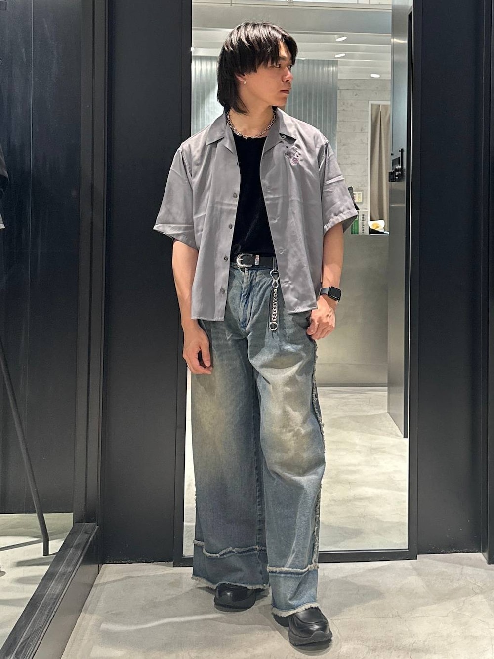 「秋コーデ、冬コーデ、女子ウケ、きれいめ、カジュアル、ネックレス、HARE、着痩せ・細見え」｜「HAREのウェスタンバックルベルト(HARE)（ベルト、ブラック系）」を使った、おざさん（メンズ・172cm）の夏コーディネートの1枚目の写真
