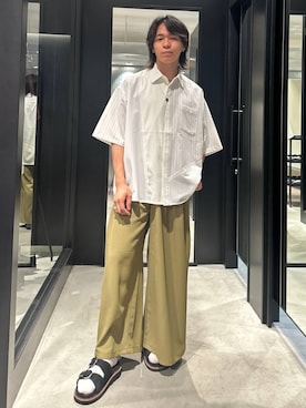 「アイテム（スラックス、イエロー系）」を使った、おざさん（メンズ・172cm）の夏コーディネート