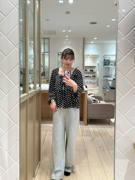 「mystic（ミスティック）の【軽い着心地◎】ドットフラワーバルーンブラウス（シャツ/ブラウス、ブラック系）」を使った、Takaraさん（レディース・166cm）の春コーディネート