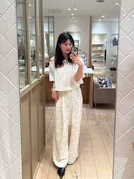 「mystic（ミスティック）のフラワータックパンツ（その他パンツ、ホワイト系）」を使った、Takaraさん（レディース・166cm）の春コーディネート
