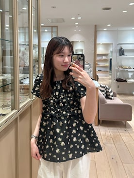 「mystic（ミスティック）の《@____ri__125 セレクト/WHT》オーガンジーフラワーブラウス（シャツ/ブラウス、ブラック系）」を使った、Takaraさん（レディース・166cm）の夏コーディネート
