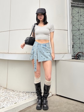 「EMODA（エモダ）のアイテム（バッグ）」を使った、塩山茉莉亜さん（レディース・169cm）の春コーディネート