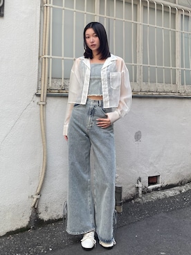 「EMODA（エモダ）のサイドレースアップデニムビスチェ（タンクトップ、ブルー系）」を使った、塩山茉莉亜さん（レディース・169cm）の春コーディネート