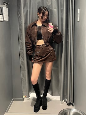 「EMODA（エモダ）のバルキープランプフィットブーツ（ブーツ）」を使った、塩山茉莉亜さん（レディース・169cm）の秋コーディネート