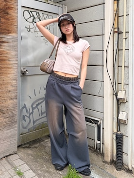 「EMODA（エモダ）のアイテム（バッグ）」を使った、塩山茉莉亜さん（レディース・169cm）の春コーディネート