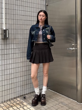 「EMODA（エモダ）のシングルブリッジグラス（サングラス、シルバー系）」を使った、塩山茉莉亜さん（レディース・169cm）の秋コーディネート