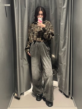 「EMODA（エモダ）のアイテム（ローファー）」を使った、塩山茉莉亜さん（レディース・169cm）の秋コーディネート