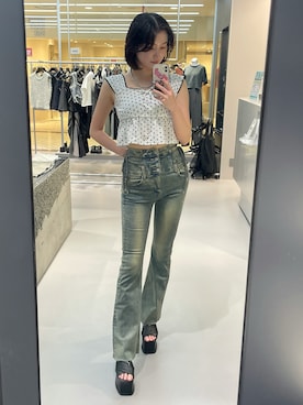 「EMODA（エモダ）のアイテム（タンクトップ）」を使った、塩山茉莉亜さん（レディース・169cm）の夏コーディネート