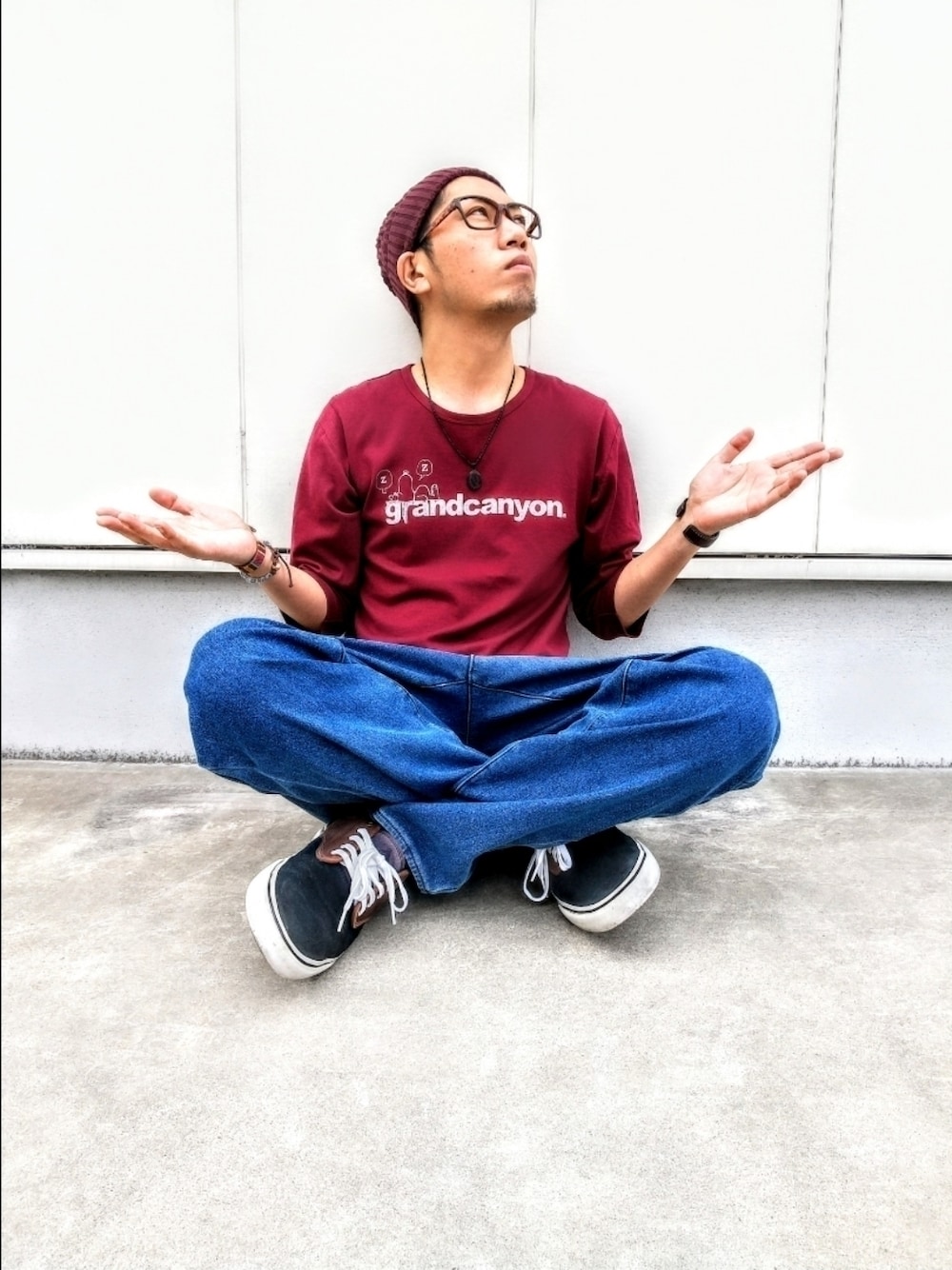 「ビーニー帽、GU、バルーンパンツ、グランドキャニオン、伊達メガネ、Emerica、中東っぽい、エンジ色、小雨を確認しているポーズ、ツム動物病院さん本当にありがとうございました、イギーさん、元気になってよかった！！、みなさんありがとうございました」｜「usedのアイテム（ニットキャップ/ビーニー、ブラウン系）」を使った、hasshi(ハッシー)さん（メンズ・172cm）の夏コーディネートの1枚目の写真