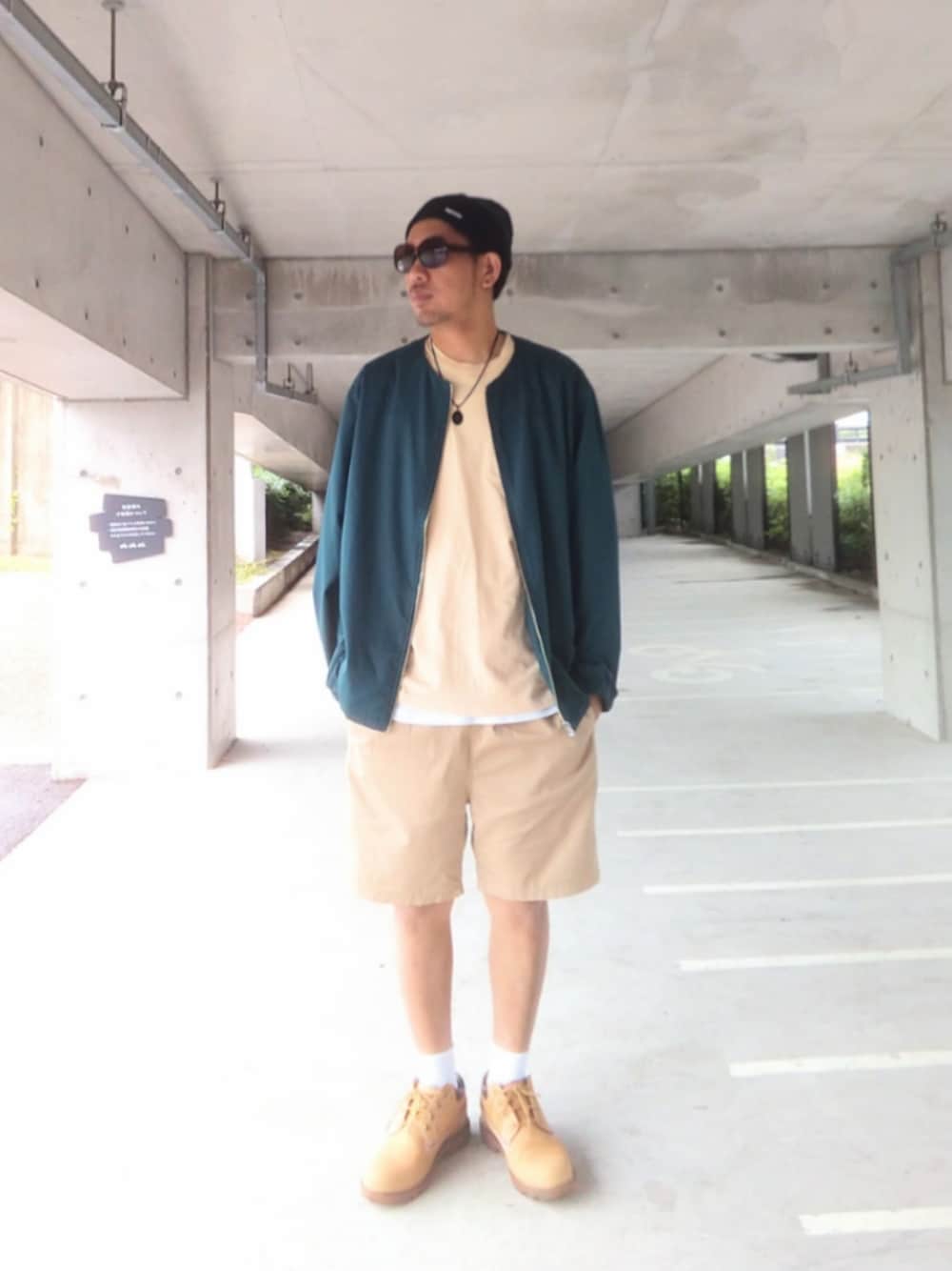 「ストリート、レイヤードスタイル、supreme、NEW ERA、WEGO、ホワイトソックス、Timberland、back number、ノーカラージャケット、ベージュ、淡色コーデ、ニット帽、サングラス、ハーフパンツ」｜「Supreme のSupreme New Era Script Beanie Black(FW18)（ニットキャップ/ビーニー、ブラック系）」を使った、hasshi(ハッシー)さん（骨格ナチュラル・メンズ・172cm）の夏コーディネートの1枚目の写真