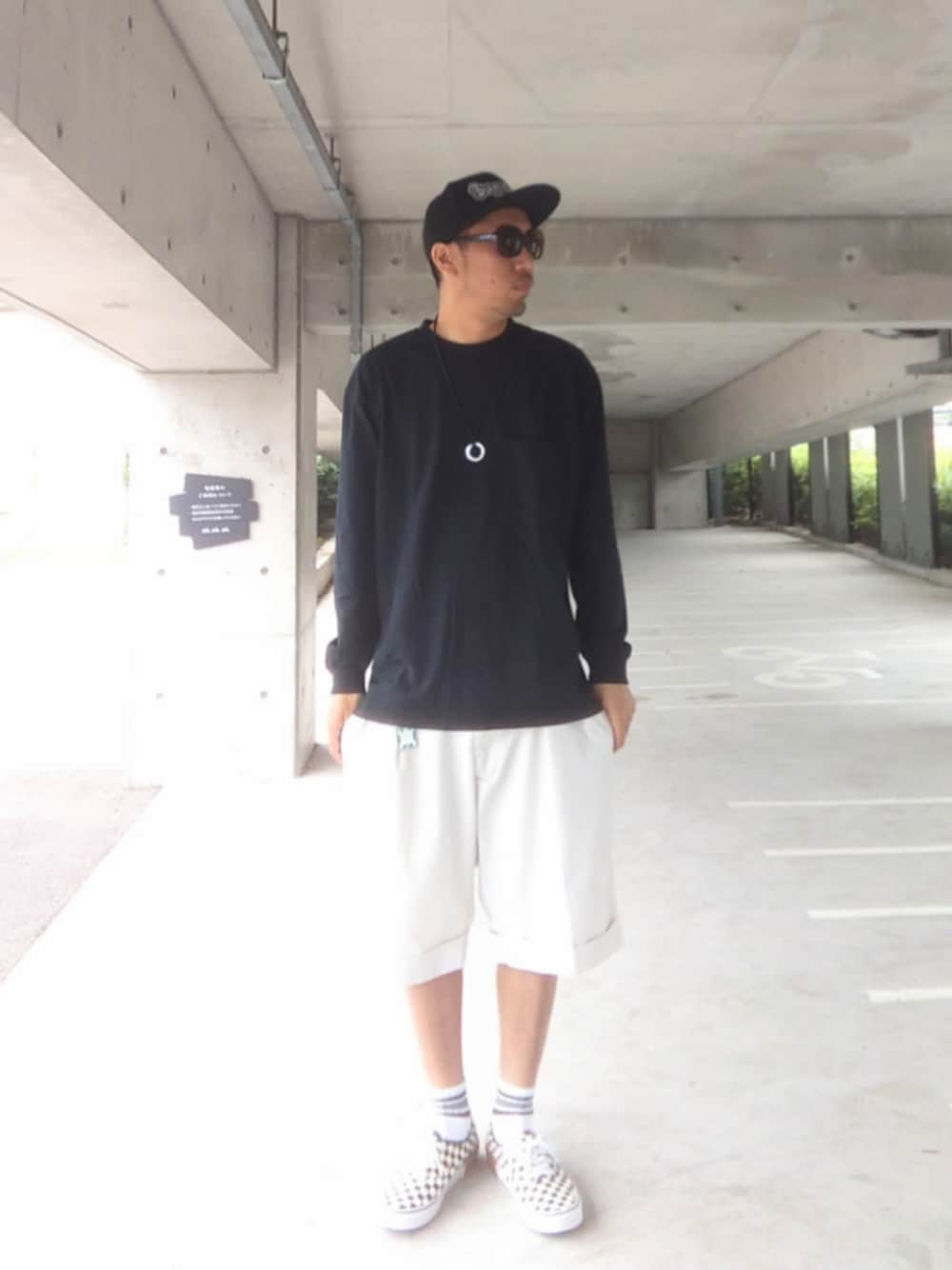 「スケータースタイル、Dickies、ラインソックス、supreme、NEW ERA、Diesel、UNIQLO、亀友、ジョジョの奇妙な冒険、モノトーン、シンプル、VANS、オーセンティック、チェッカーフラッグ、靴下オタク」｜「Supreme のSupreme Gonz Logo New Era® "Black"（キャップ、ブラック系）」を使った、hasshi(ハッシー)さん（骨格ナチュラル・メンズ・172cm）の夏コーディネートの1枚目の写真