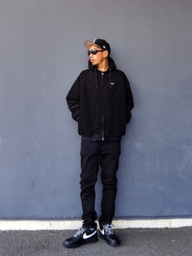 「off white（オフホワイト）のアイテム」を使った、hasshi(ハッシー)さん（メンズ・172cm）の冬コーディネート