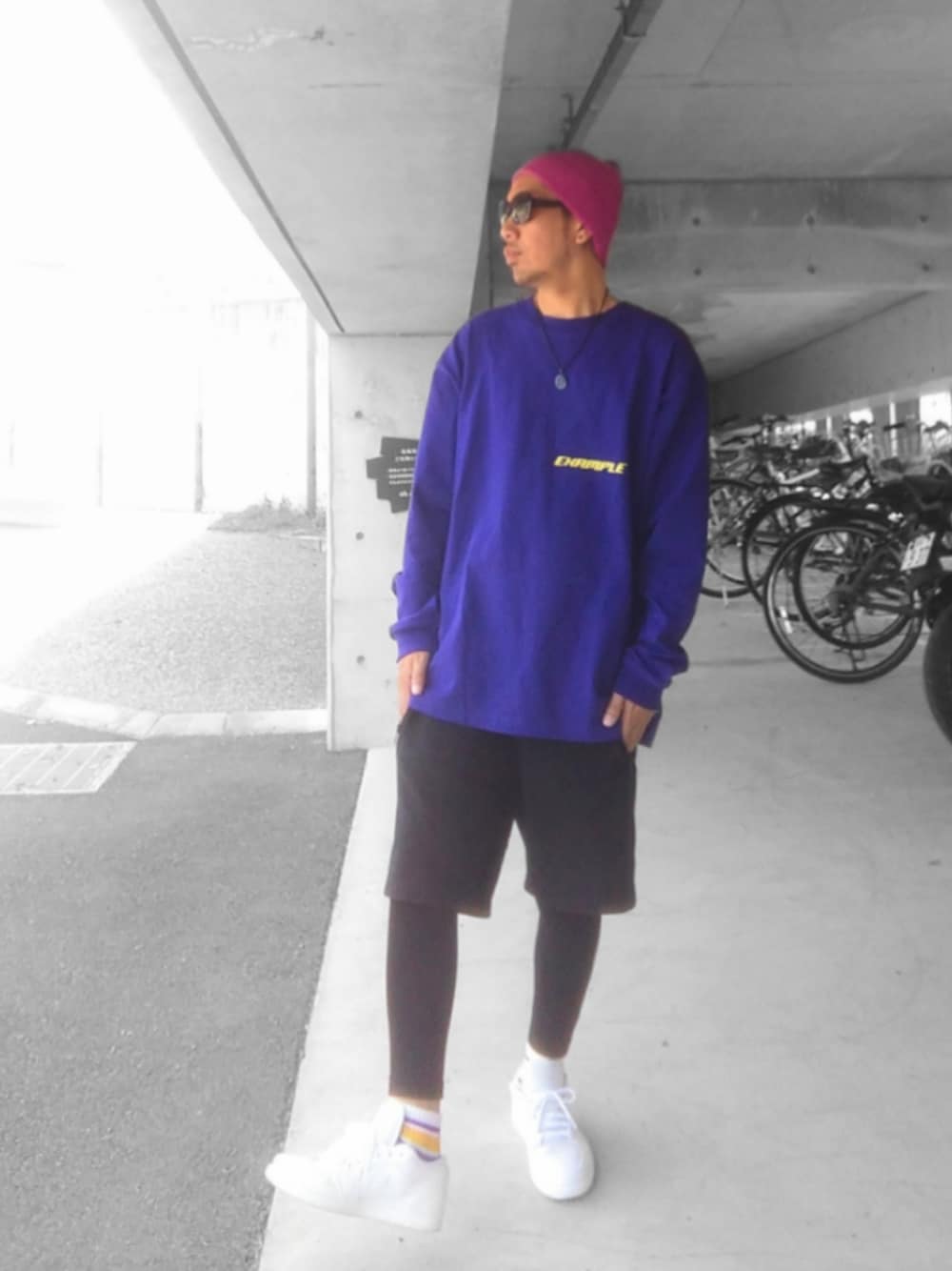 「ストリート、スポーツミックス、example、H&M、レギンス、ハーフパンツ、NIKE、Jordan、靴下オタク、レイカーズ、ラインソックス、ビーニー、最近のいい感じコーデ、ロンT」｜「Supreme のアイテム（ニットキャップ/ビーニー、パープル系）」を使った、hasshi(ハッシー)さん（メンズ・172cm）の春コーディネートの1枚目の写真